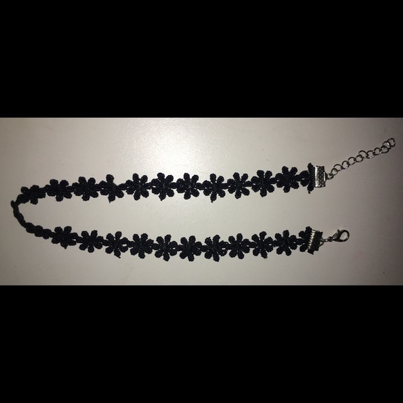 🌸•BLACK FLORAL CHOKER•🌸 - Picture 4 of 4